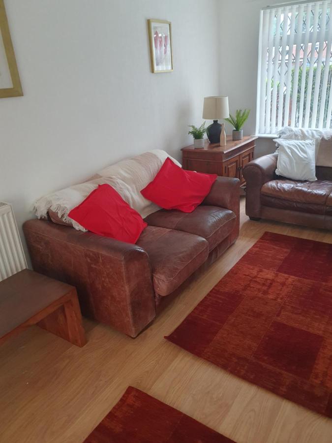 Quiet House 8 Mins From Nec/airport Ferienhaus
